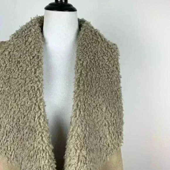 Velvet faux suede vest size M tan open front - Picture 3 of 7
